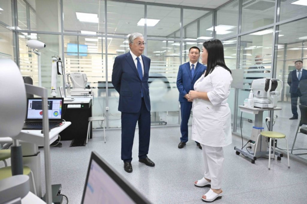 Токаев посетил клинику ASTANA VISION PAVLODAR