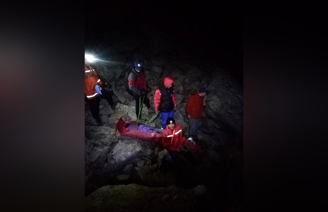 Травмированного мужчину спасли в горах Алматы