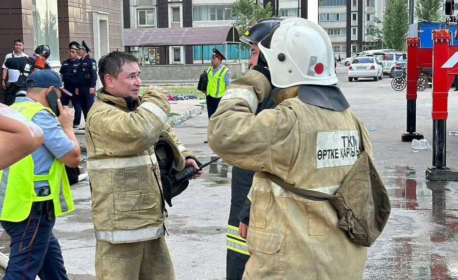 В Алматы горела многоэтажка