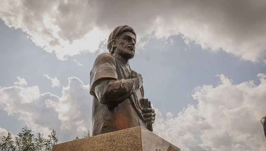 В Астане торжественно открыли памятник Абу Али Ибн Сины