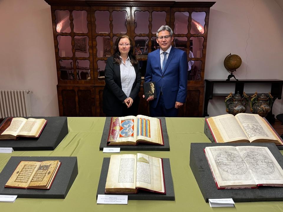 В Братиславе состоялась церемония передачи книг Абая крупнейшей научной библиотеке