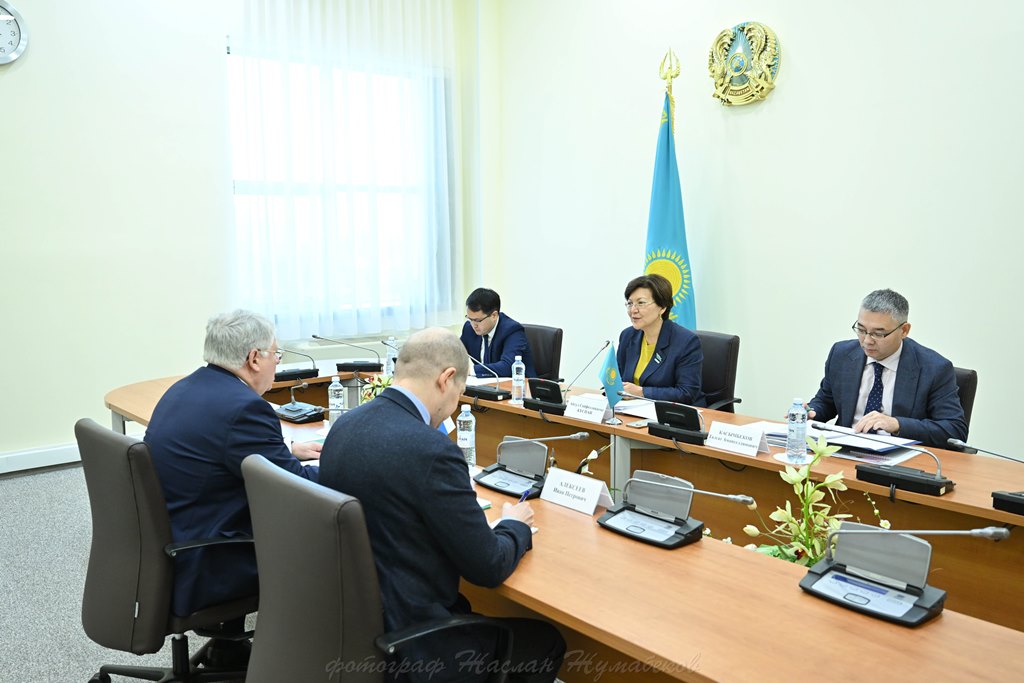 Казахстан и Россия обсудили пути развития межпарламентского сотрудничества