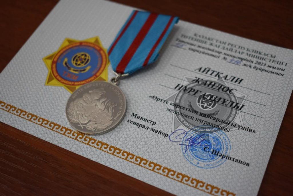 Награды за мужество: Военнослужащие  спасли ребенка на пожаре