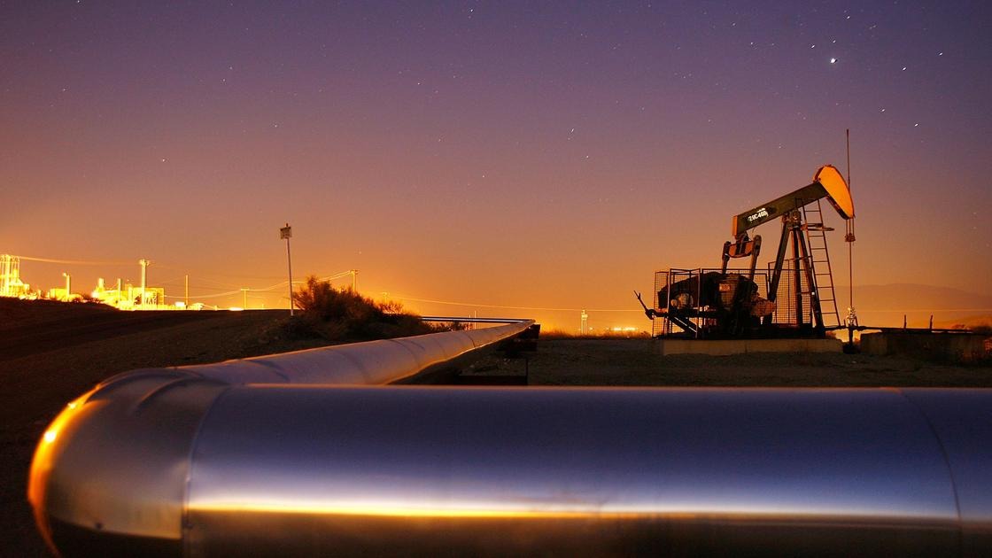Нефть рвется к максимуму: баррель Brent достигает $96,33