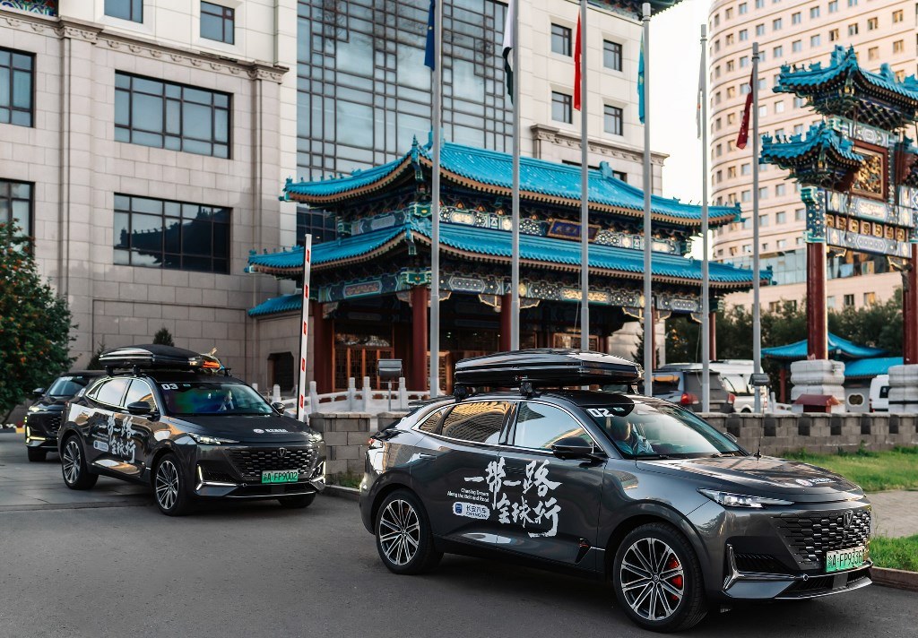Новая энергия для столицы: кортеж электромобилей Changan проехал по улицам Астаны