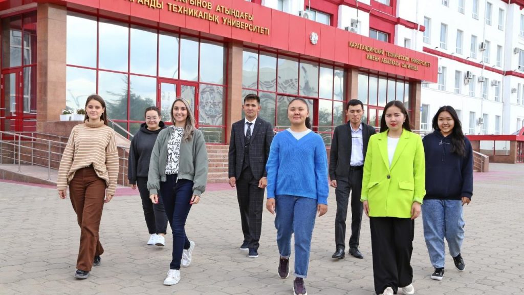 Отличники вузов: 62 студента Карагандинской области удостоены Президентской стипендии