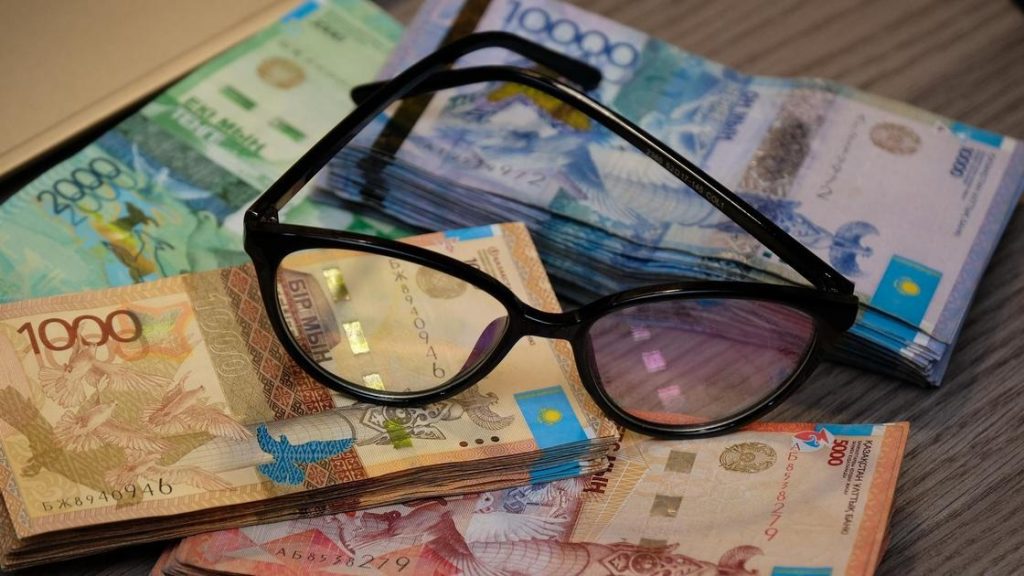 Пенсионные накопления казахстанцев превысили 2 трлн тенге: Детали и анализ