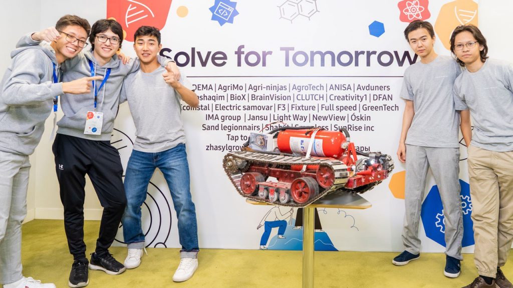 Проект SolveforTomorrow выпустил новых казахстанских визионеров