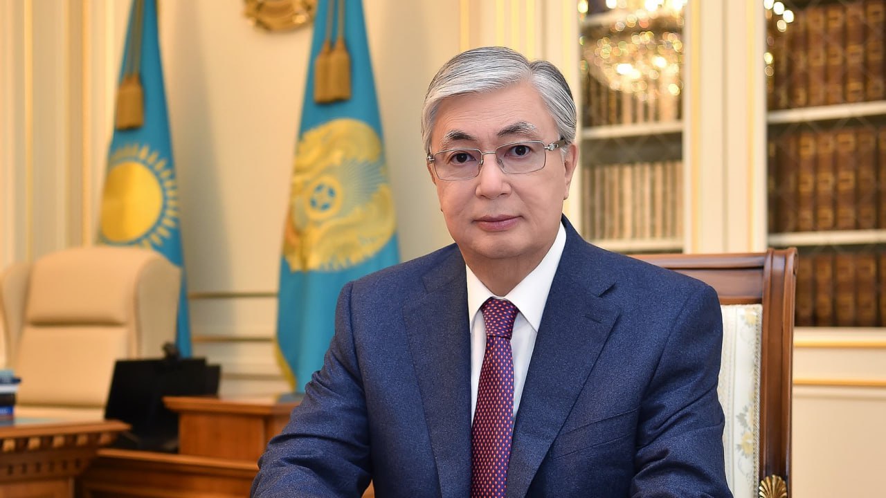 Токаев поздравил казахстанцев с Днем труда