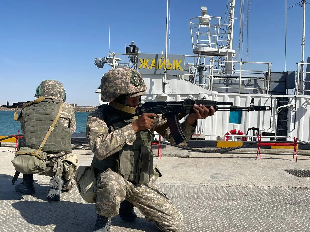 В Актау военные отработали вопросы противодиверсионной безопасности морского порта
