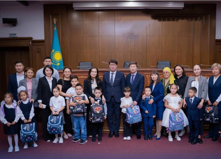 В Министерстве науки и высшего образования первоклассников поздравили с началом нового учебного года