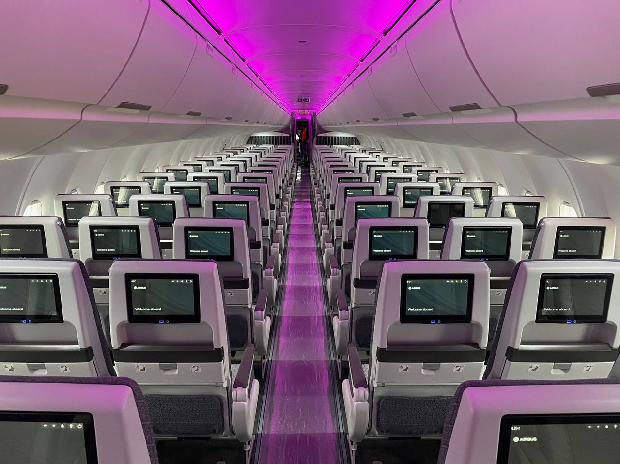 Бизнес и комфорт от Air Astana: в Алматы прибыл Airbus A321LR