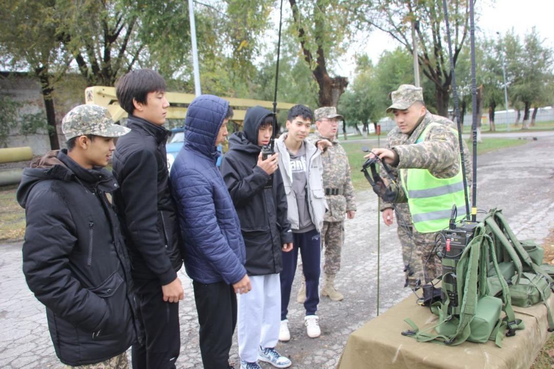 Экскурсия в военный вуз может стать решающей в выборе профессии