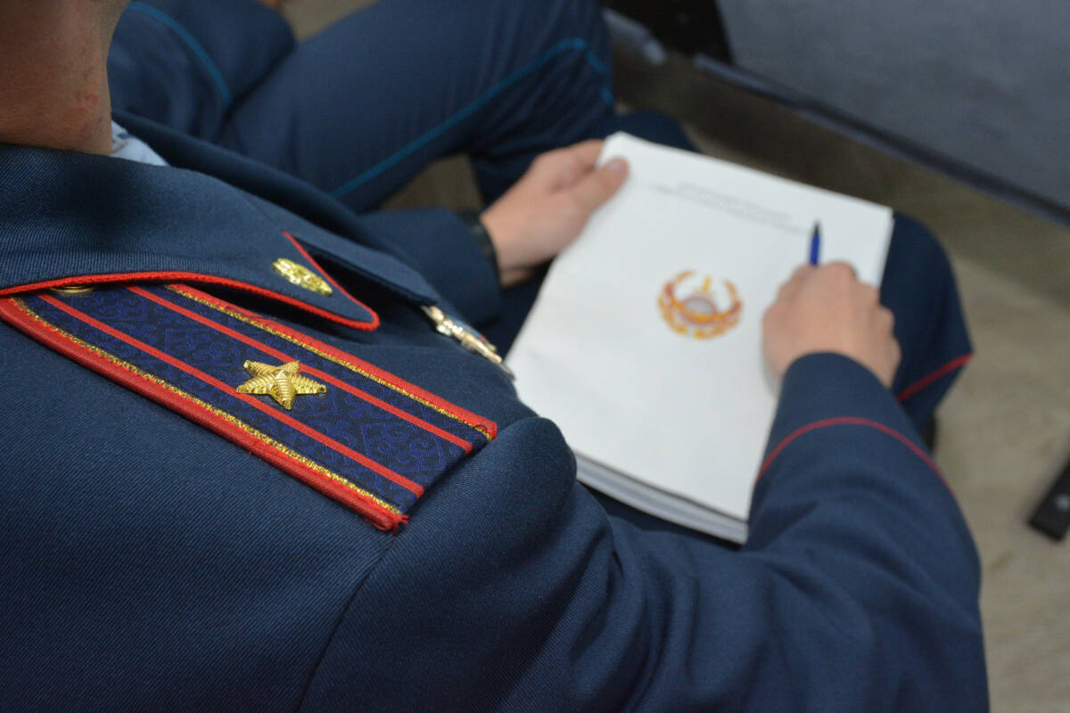 Мать оштрафовали за ночные посиделки в кафе дочери-подростка в Павлодаре