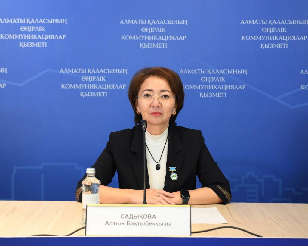 «Супермаркет посылок», гибридная электронная почта, выдача кредитов: что изменилось за 30 лет в Алматинском почтамте