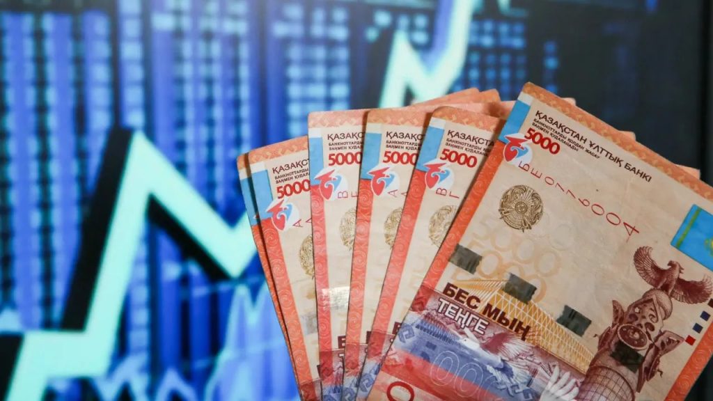 Тенге в центре внимания: Прогнозы для казахстанской валюты