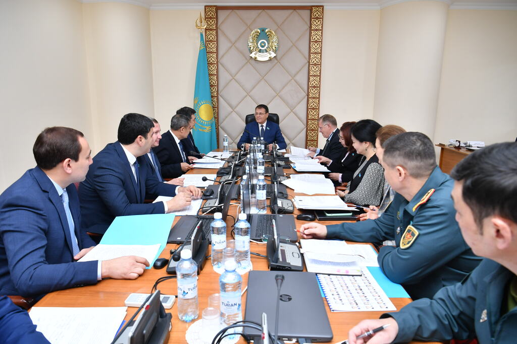 Важные поправки в законы о государственных наградах и оборонной промышленности