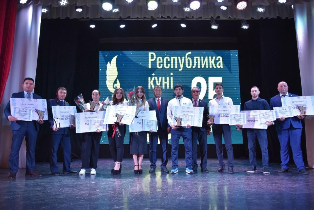 «Қыран»: Талантливую молодёжь Сарани в 11-й раз поощрили премией акима города