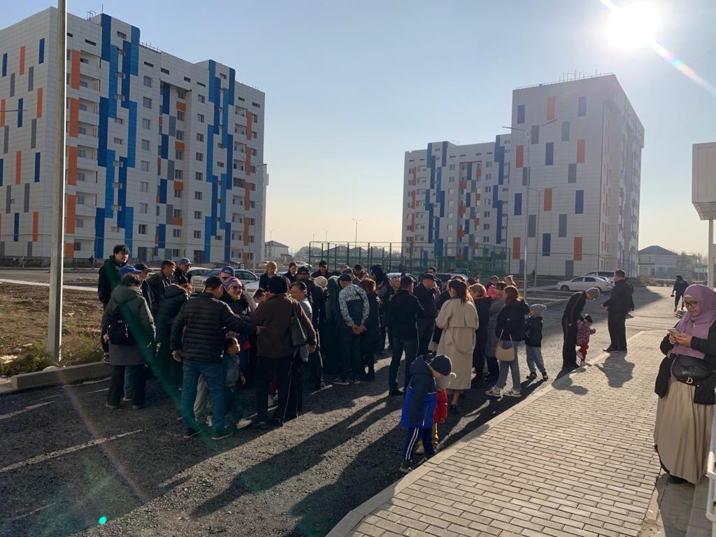 В Алматы 46 многодетных семей получили ключи от квартир в новом жилом комплексе