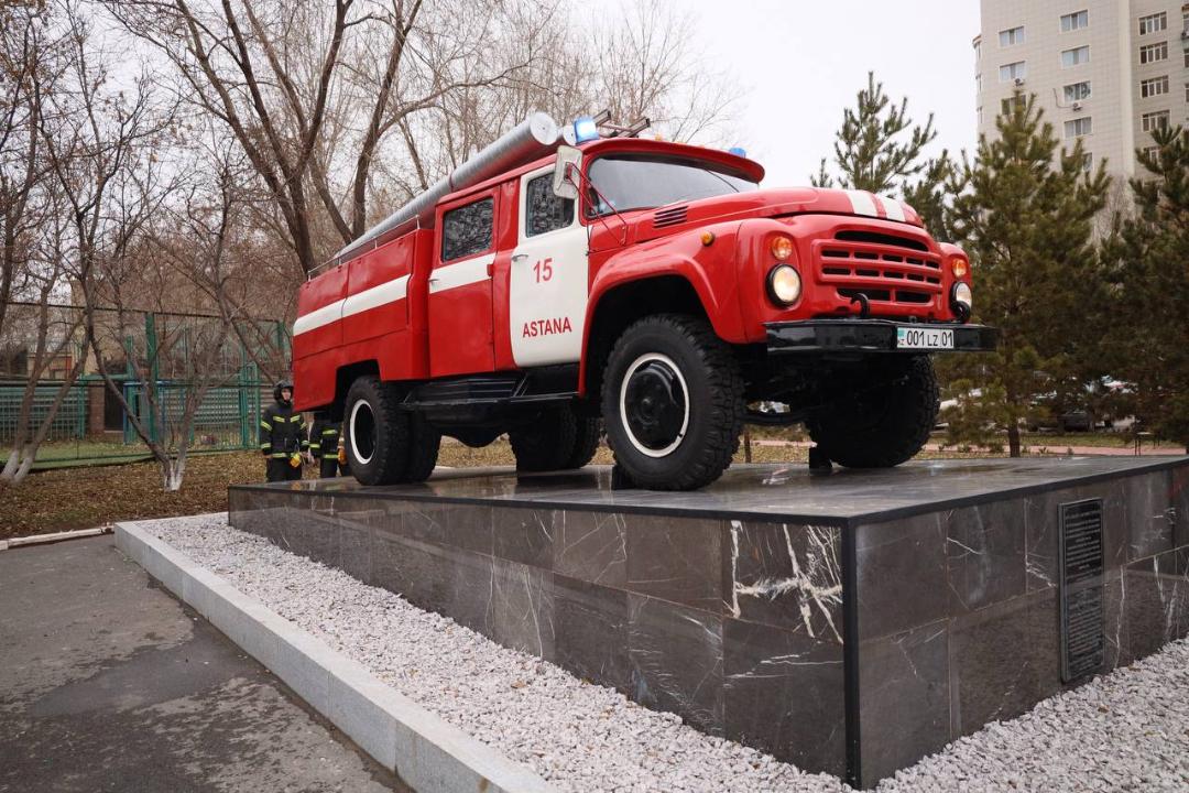 Постамент пожарной машины появился в столице