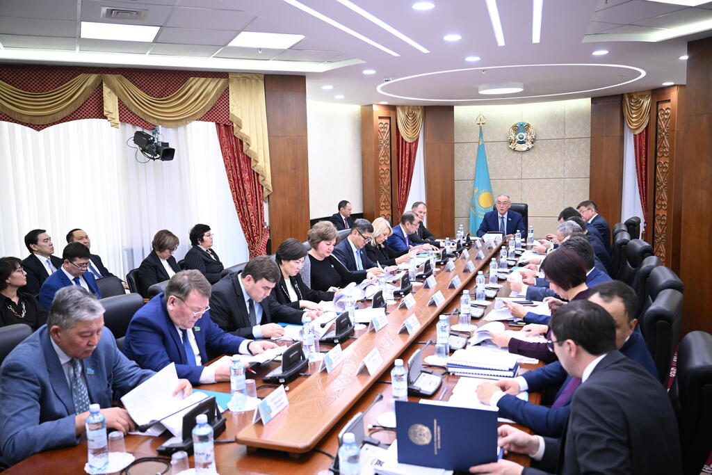 Казахстан увеличивает расходы в социальной сфере