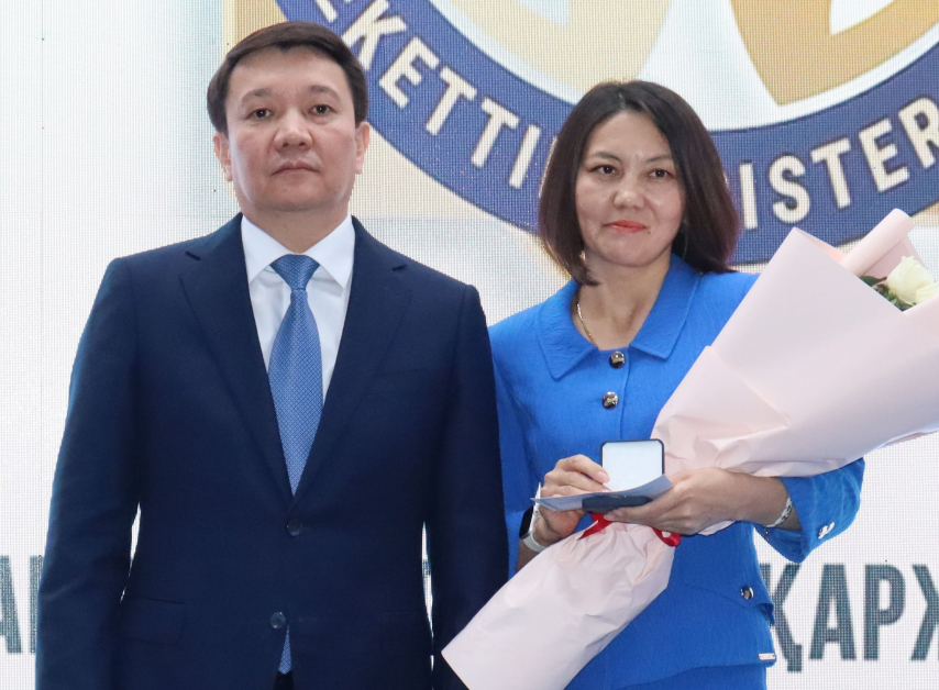 Поздравляем коллег с наградой!