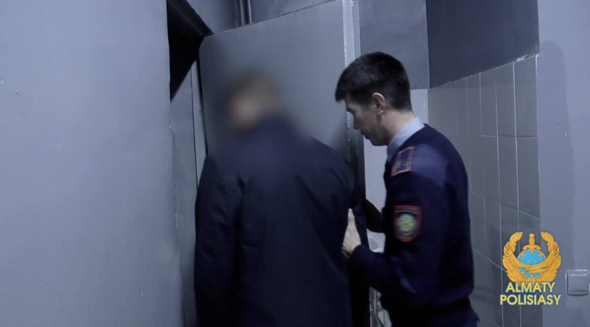 Алматы борется с вандализмом: Полиция задержала подозреваемых
