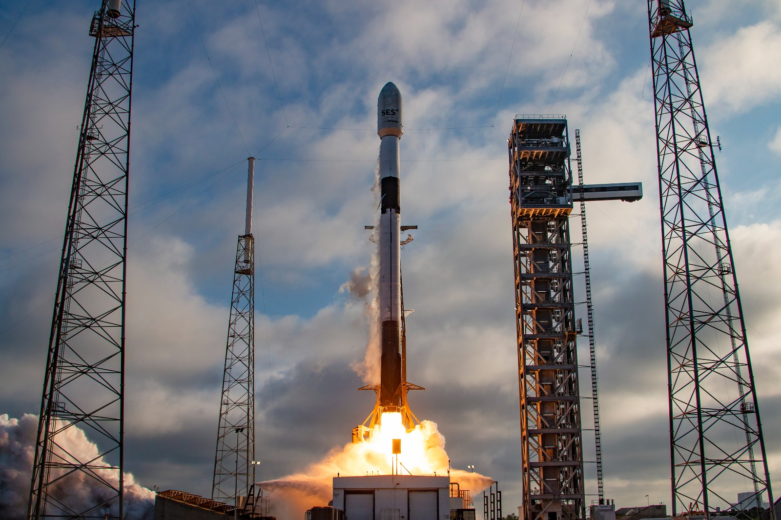 Революция в Космической Связи: SES Достигает Новых Высот со Спутниками O3b mPOWER