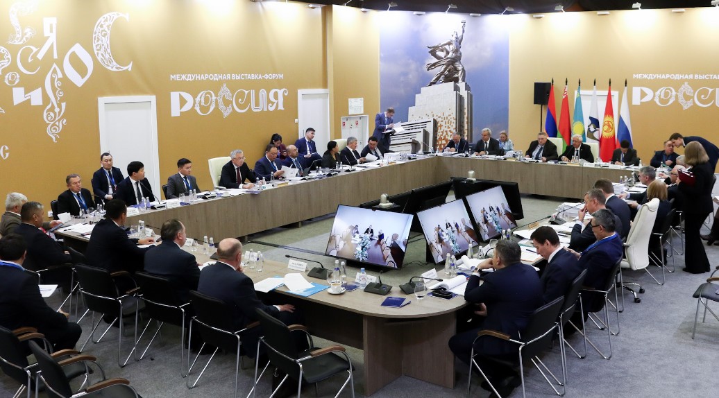 Беспошлинный ввоз электромобилей продлен до 2025 года в странах ЕАЭС