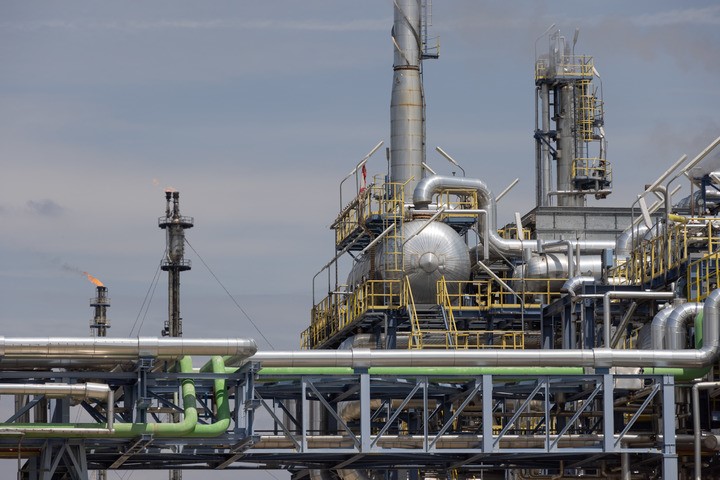 Нефть на подъеме: Цены растут перед заседанием ОПЕК+