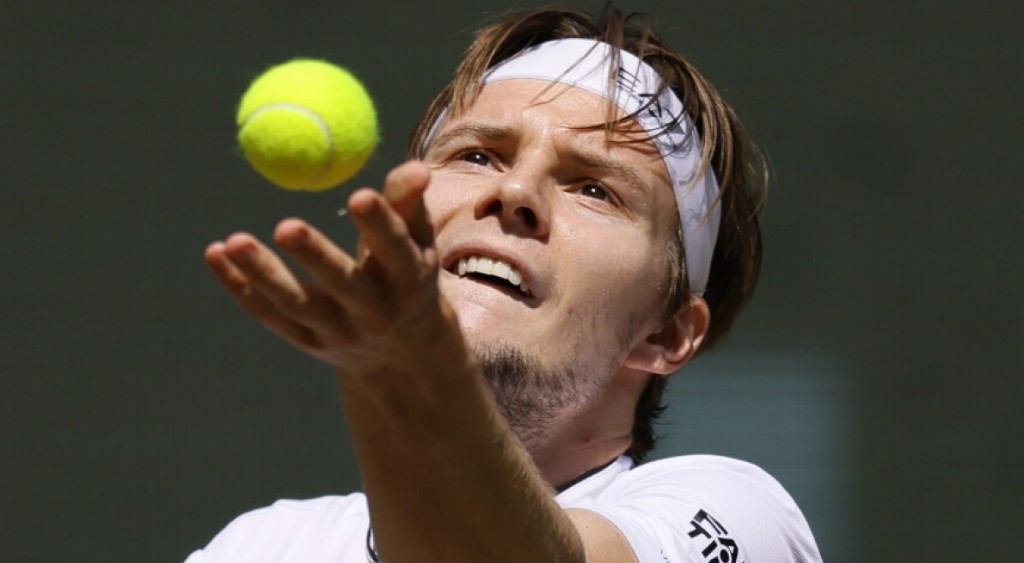 Теннисный успех: Александр Бублик вышел в третий круг Paris Masters