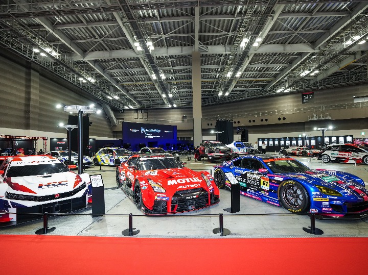 Toyota представила новую Camry XSE 2024 для NASCAR Cup Series