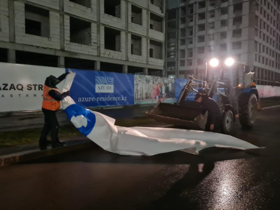 Ураганный ветер повредил школу в Астане
