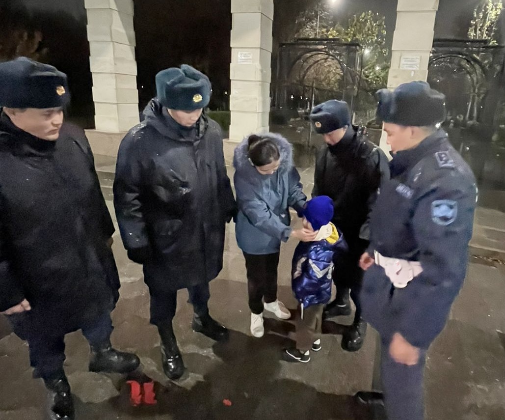 Воссоединение семьи: гвардейцы вернули потерявшегося ребенка