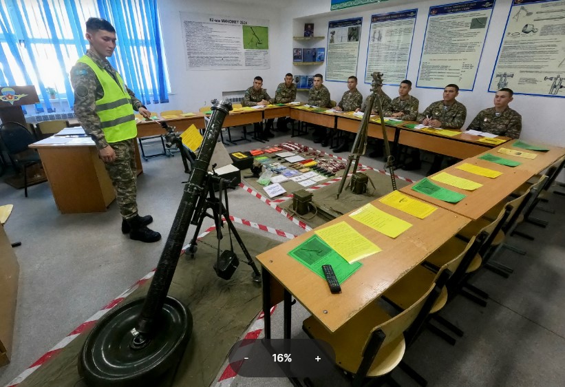Первый шаг в военной службе: десантники проходят подготовку в Конаевском гарнизоне