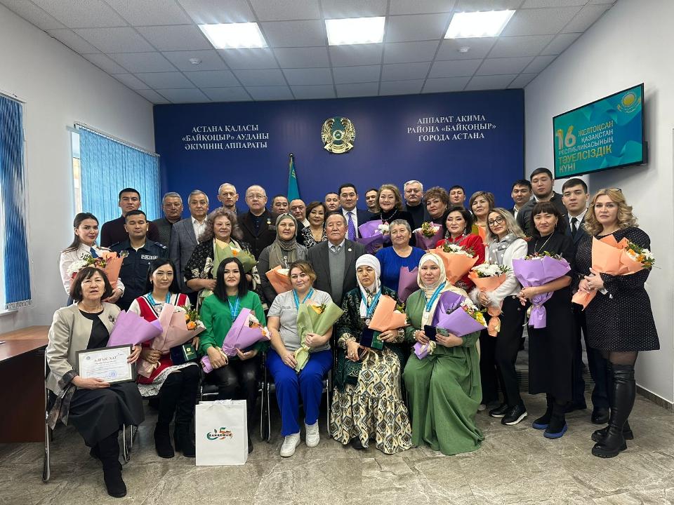 Воспитывая новое поколение: Сто многодетных матерей  получили высокие награды