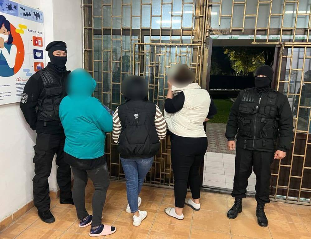 50-летнюю жительницу Арыси задержали по подозрению в сводничестве