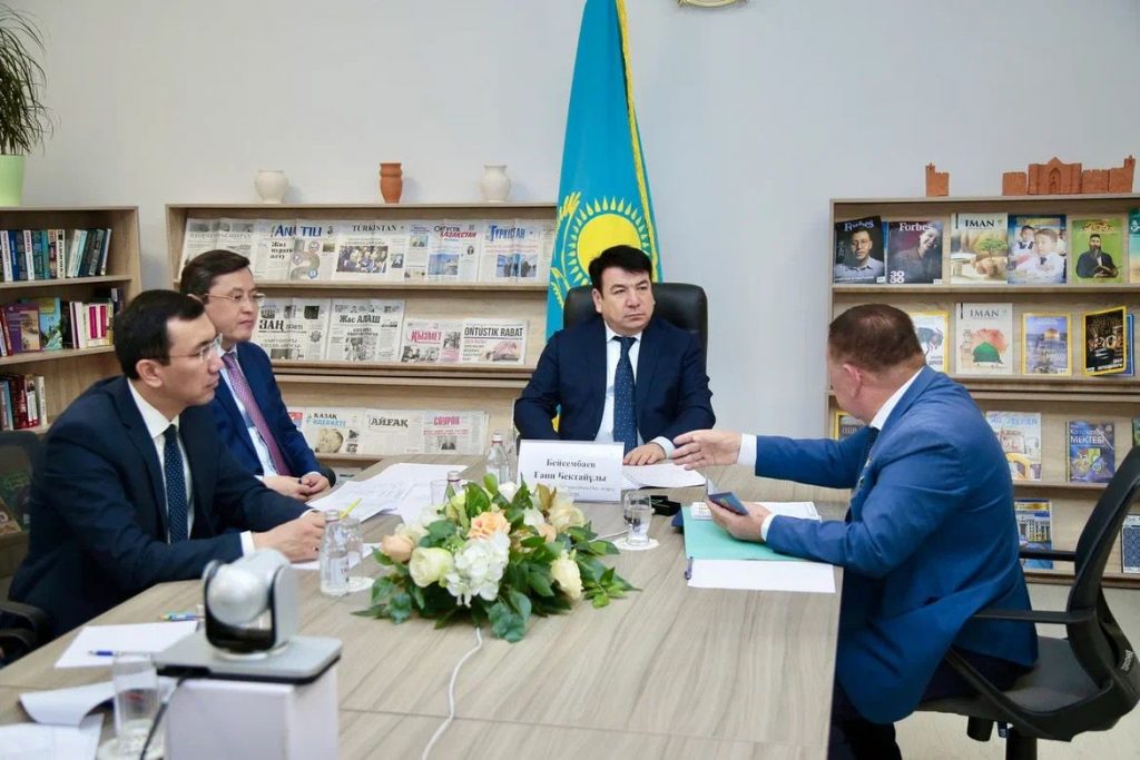 Министр просвещения Гани Бейсембаев провел личный прием граждан в Туркестанской области