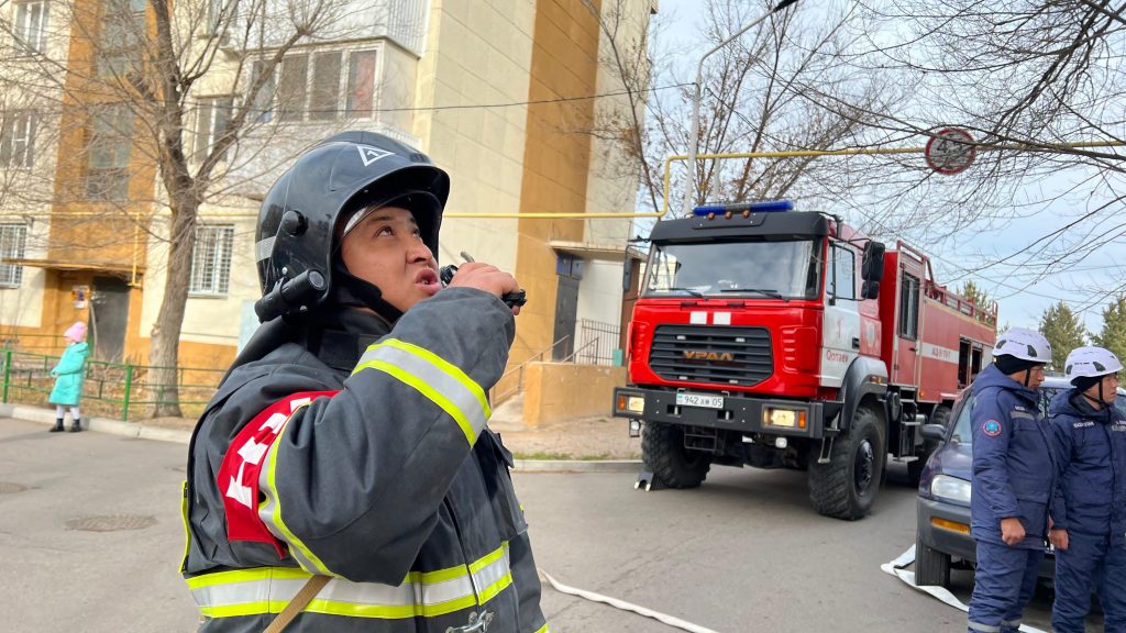В Алматинской области проведены пожарно-тактические учения по ликвидации условного пожара в многоквартирном жилом комплексе