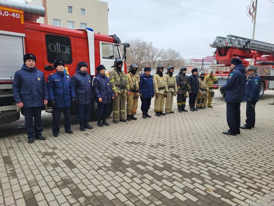 Действия при возникновении ЧС: В крупном ТЦ  проведено пожарно-тактическое учение
