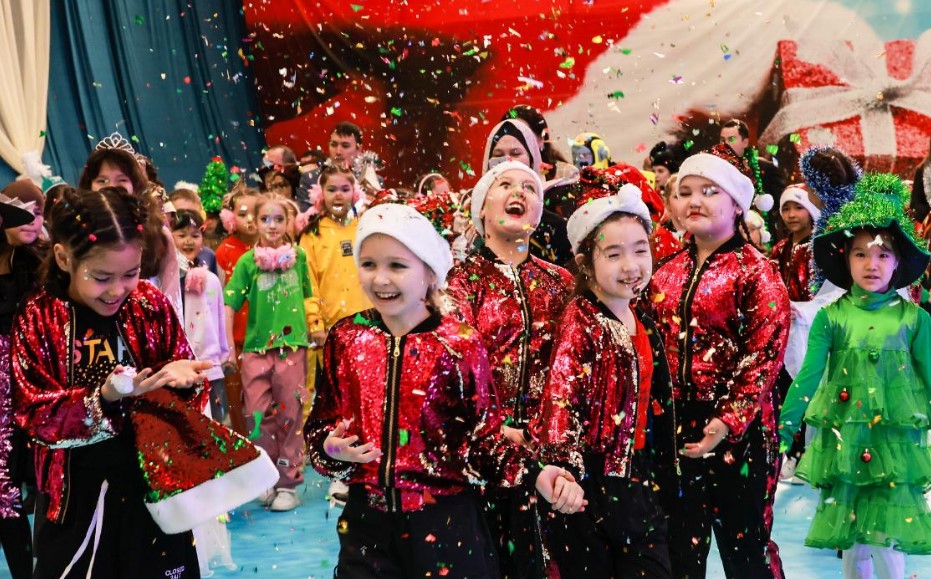 Добрые пожелания и подарки: как прошла Президентская елка в Талдыкоргане