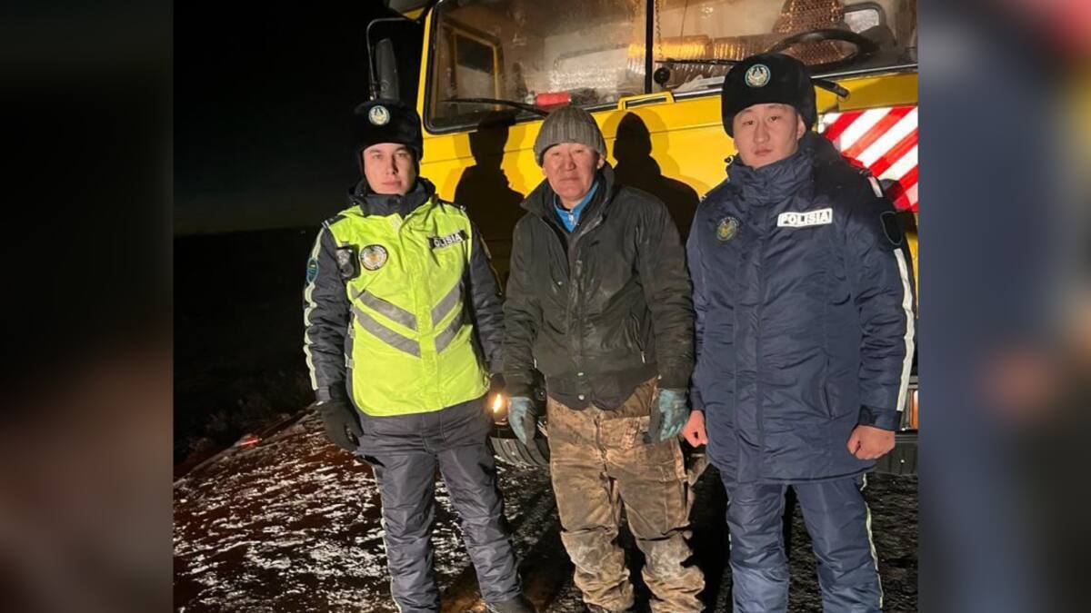 Два дня рядом с водителем: акмолинские полицейские помогают людям на дороге