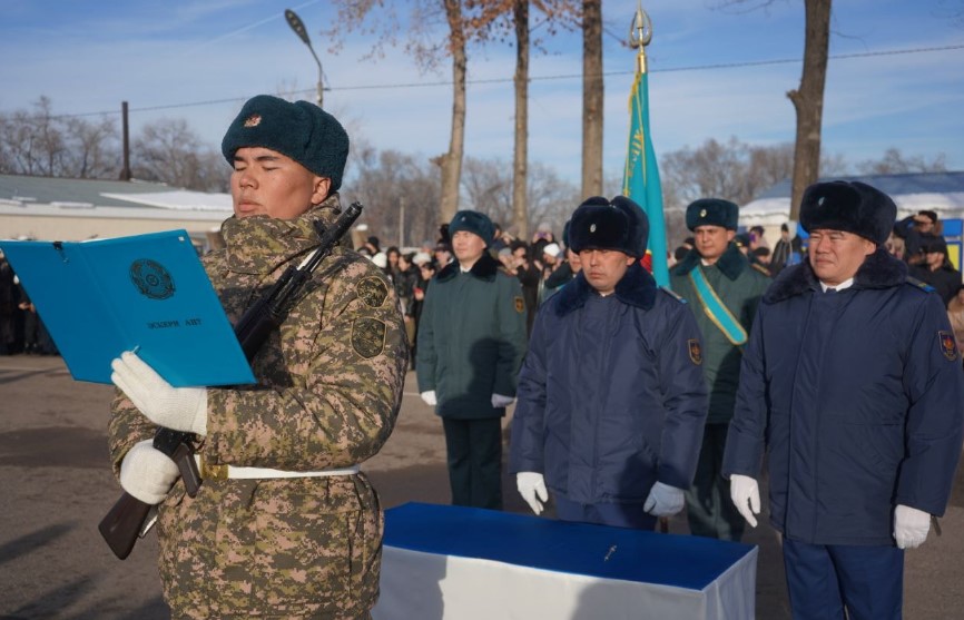 Новобранцы военного вуза Алматы принесли присягу