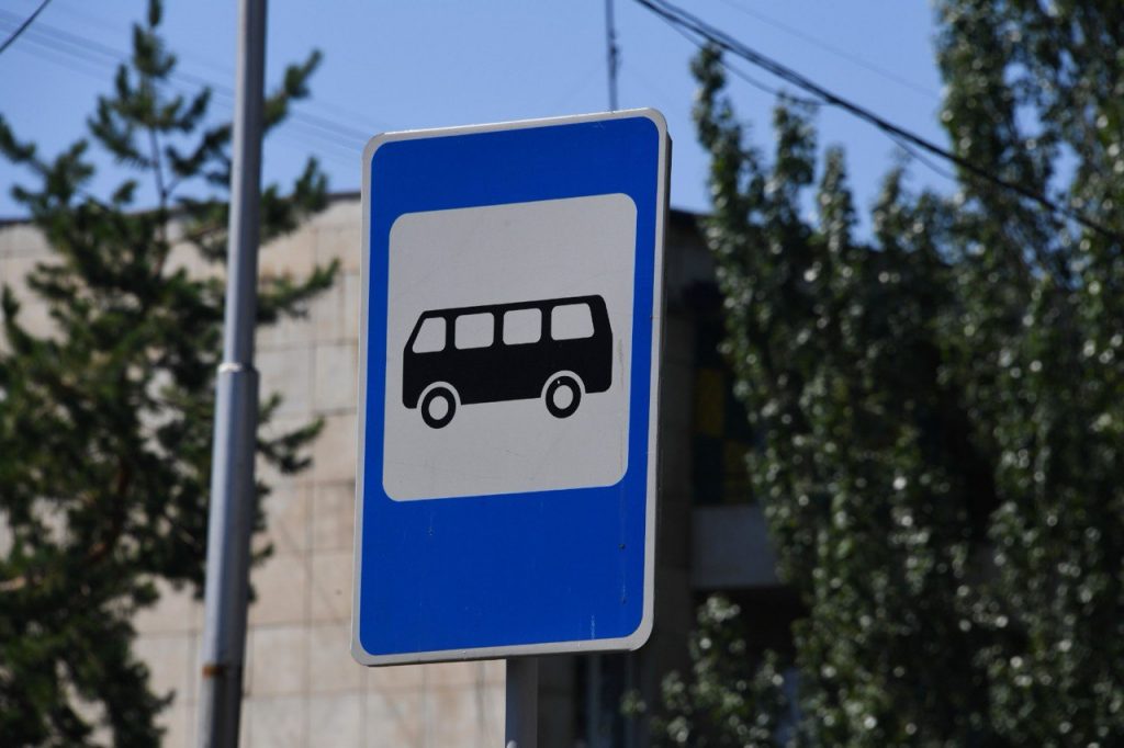 На дорогах Алматы в 2023 году установлено и заменено свыше 3,9 тыс. дорожных знаков