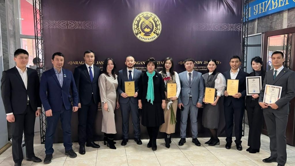 Признание в молодёжной среде: В Караганде наградили победителей  премии акима города