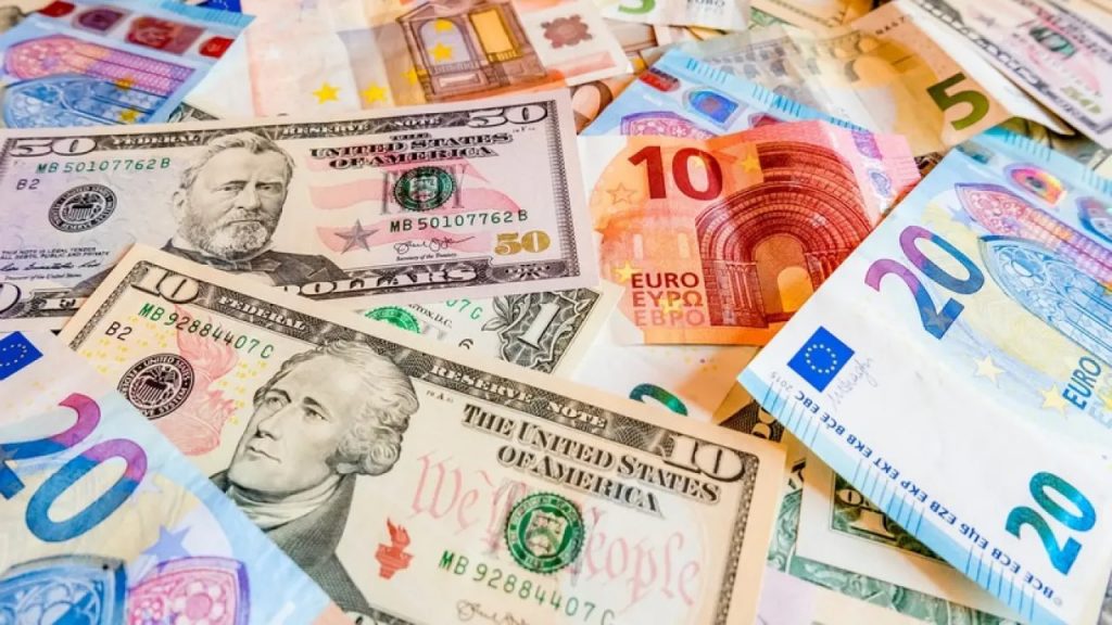 Прогнозы на рынке: Евро/доллар может достичь уровня 1,1050