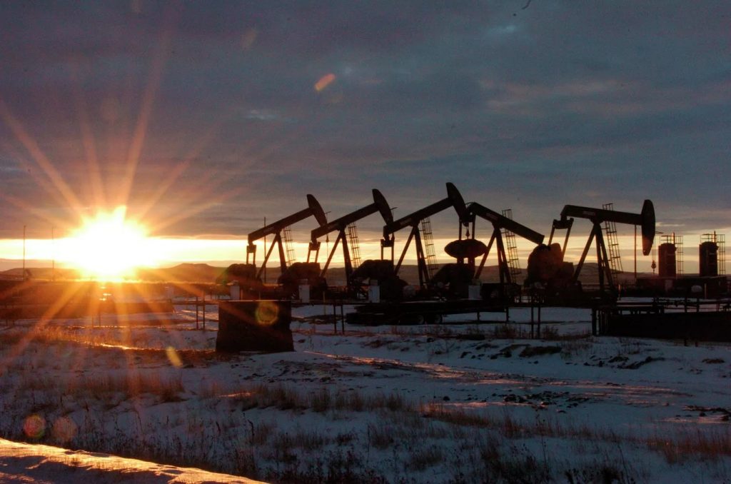 Спад цен на нефть: почему сырьевой рынок нестабилен