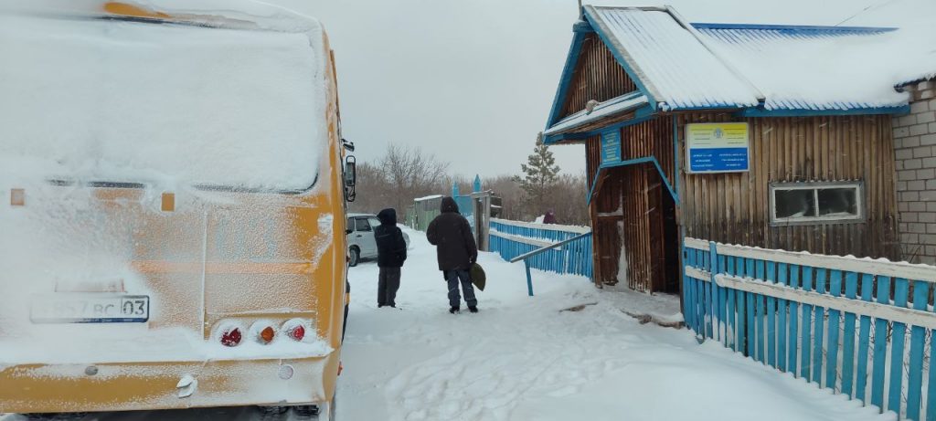 Экстренная эвакуация: 14 человек эвакуированы со сломанного автобуса