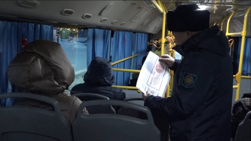Полицейские СКО проводят проверки в автобусах