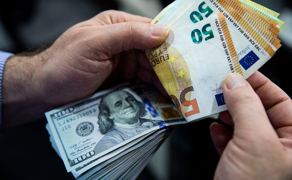 EUR/USD снижается, но есть надежда на консолидацию